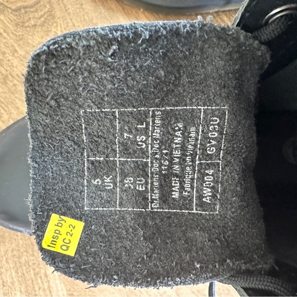 DR. MARTENS 11821 Original Boots - Picture 4 of 9